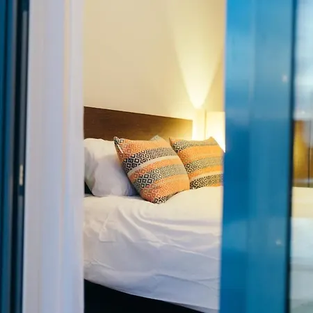 23: Stunning Apartment, Great Location