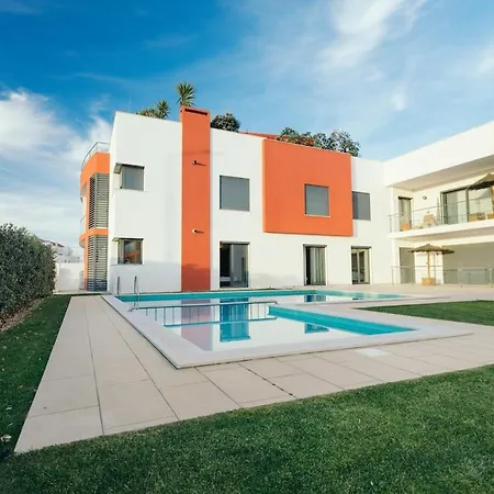 23: Stunning Apartment, Great Location *