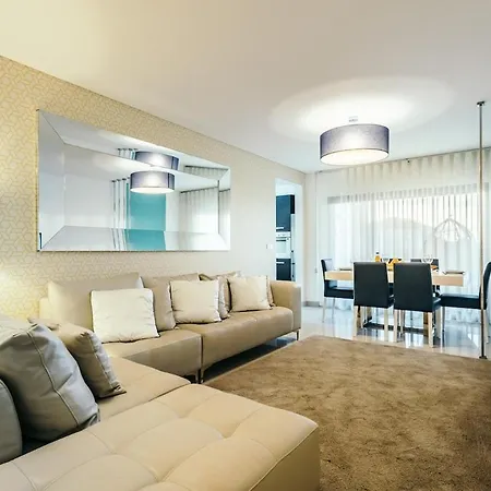 23: Stunning Apartment, Great Location